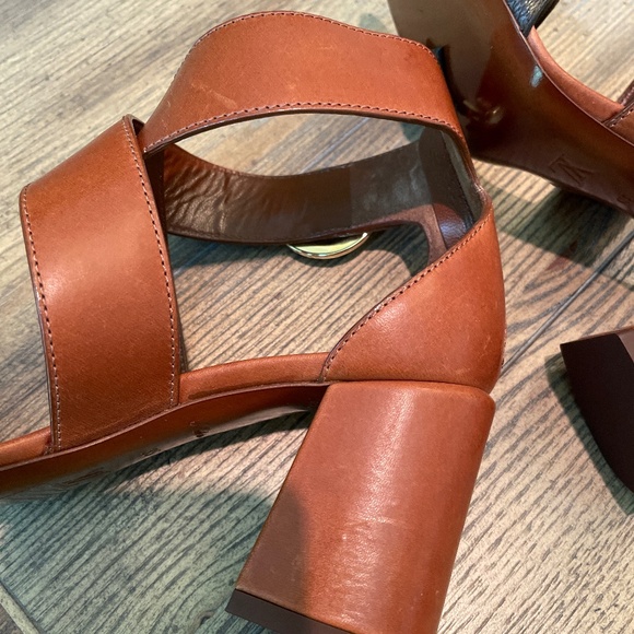 Authentic Louis Vuitton sandals - Picture 4 of 7